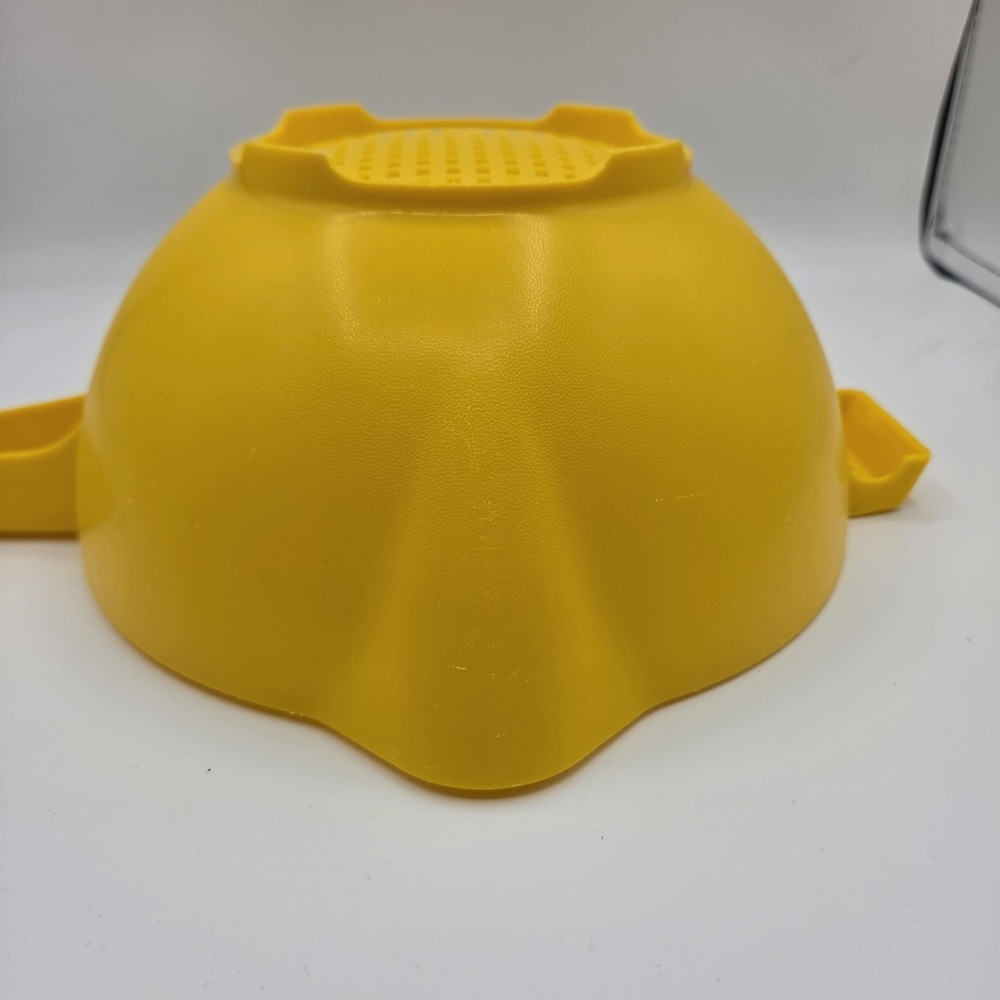 Tupperware #1523-1 Large 2 Quart Yellow Colander Strainer Handle Vintage USA - Picture 4 of 11